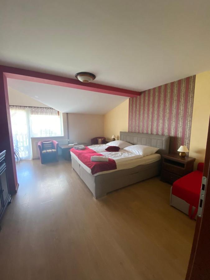 Konsky Dvor Hotell Brzotín Exteriör bild