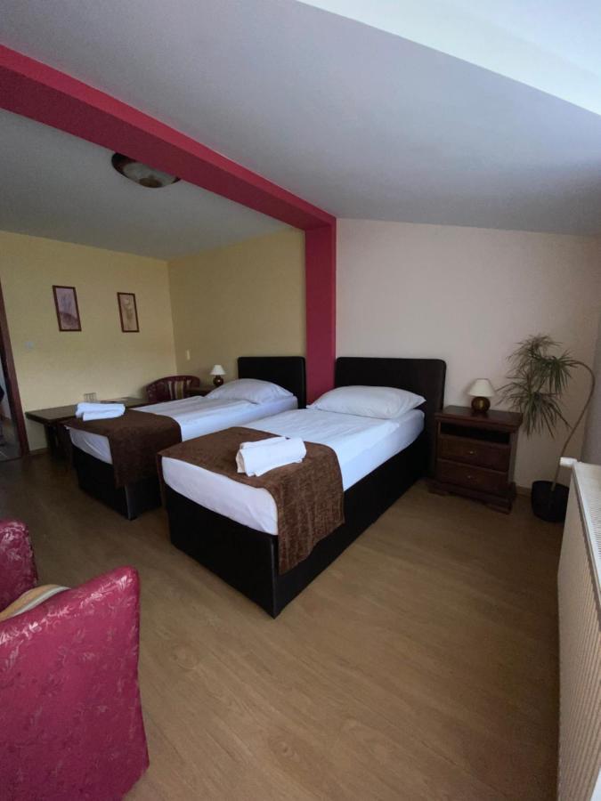 Konsky Dvor Hotell Brzotín Exteriör bild