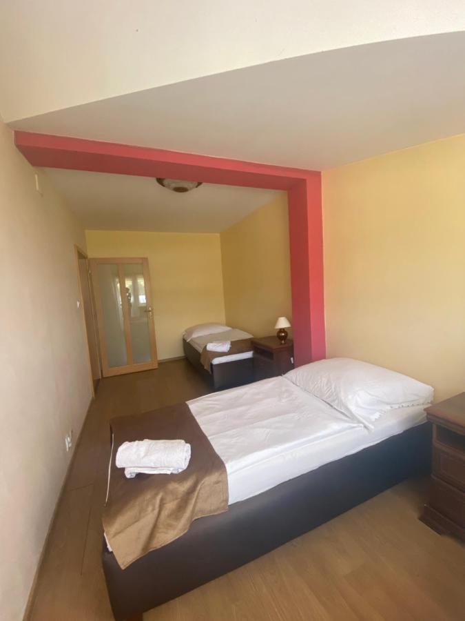 Konsky Dvor Hotell Brzotín Exteriör bild