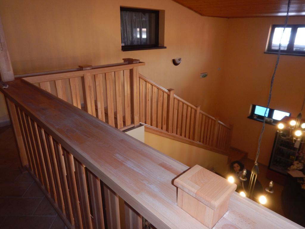 Konsky Dvor Hotell Brzotín Exteriör bild